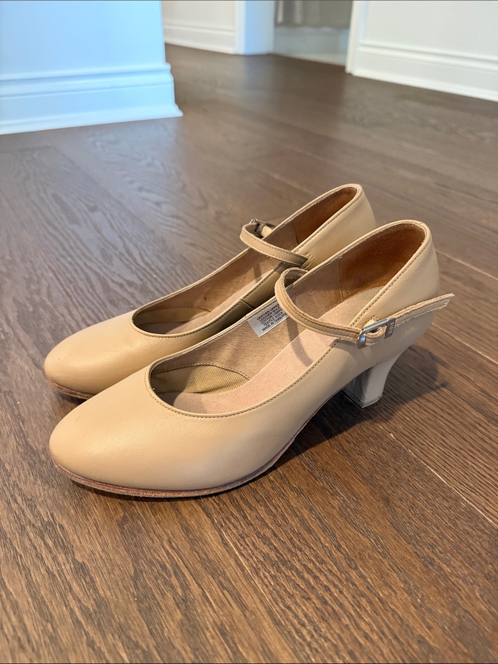 BLOCH leather dance heels in nude/tan colour, reinforced soles for outdoor wear